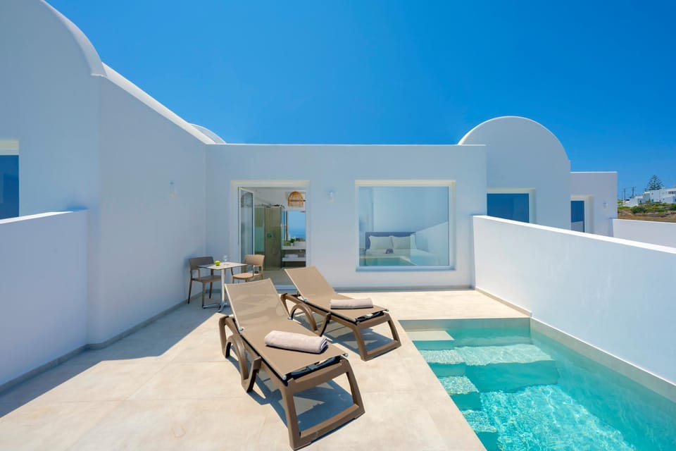 Pool view, Swimming pool, sunbed