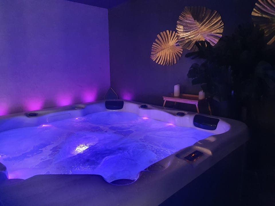 Hot Tub, Hot Tub