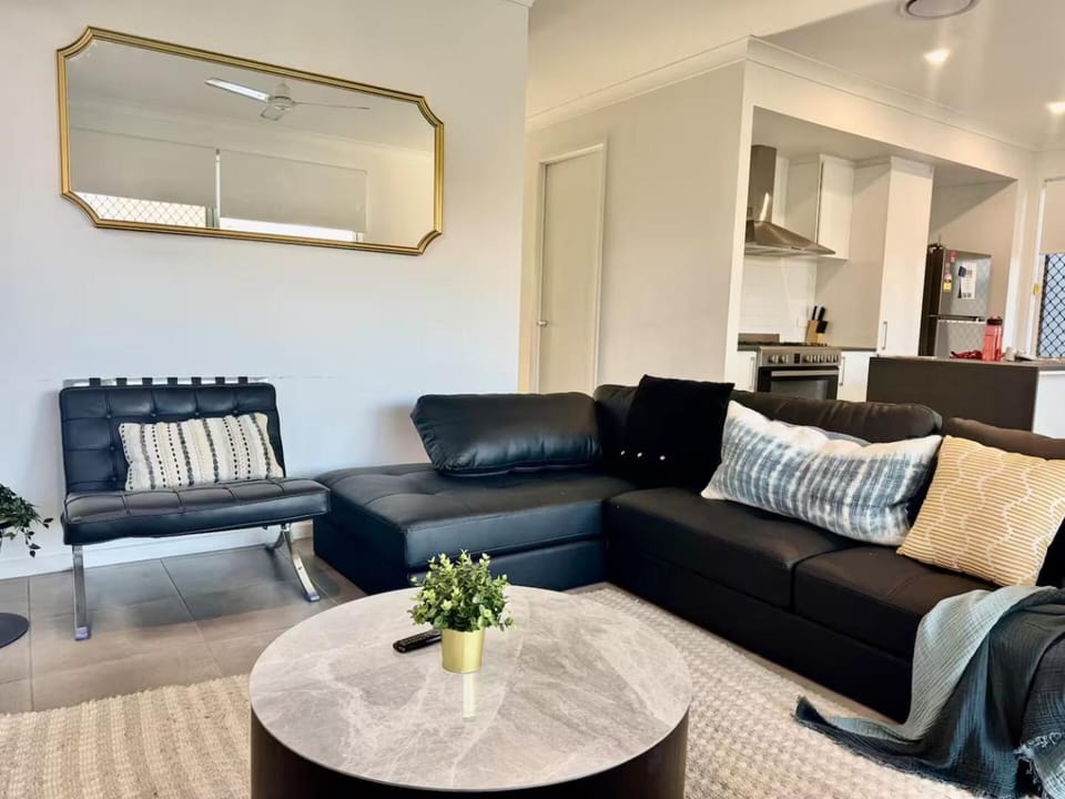Brisbane Family House with Ensuite&Centralised A/C House in Brisbane