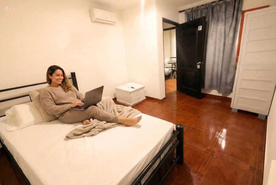 Bed, People, TV and multimedia, Photo of the whole room, Bedroom, group of guests, towels, wardrobe, air conditioner