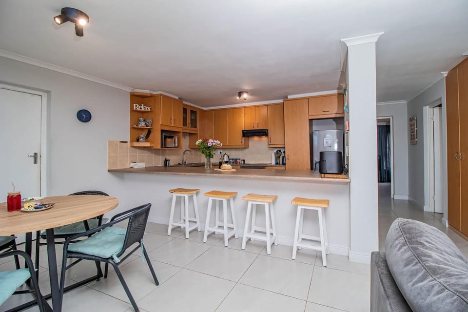 South Shore Stay - Family-Friendly Stay by the Sea Apartment in Cape Town
