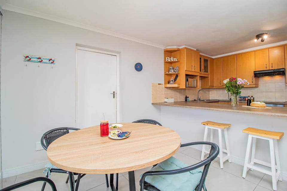 South Shore Stay - Family-Friendly Stay by the Sea Apartment in Cape Town
