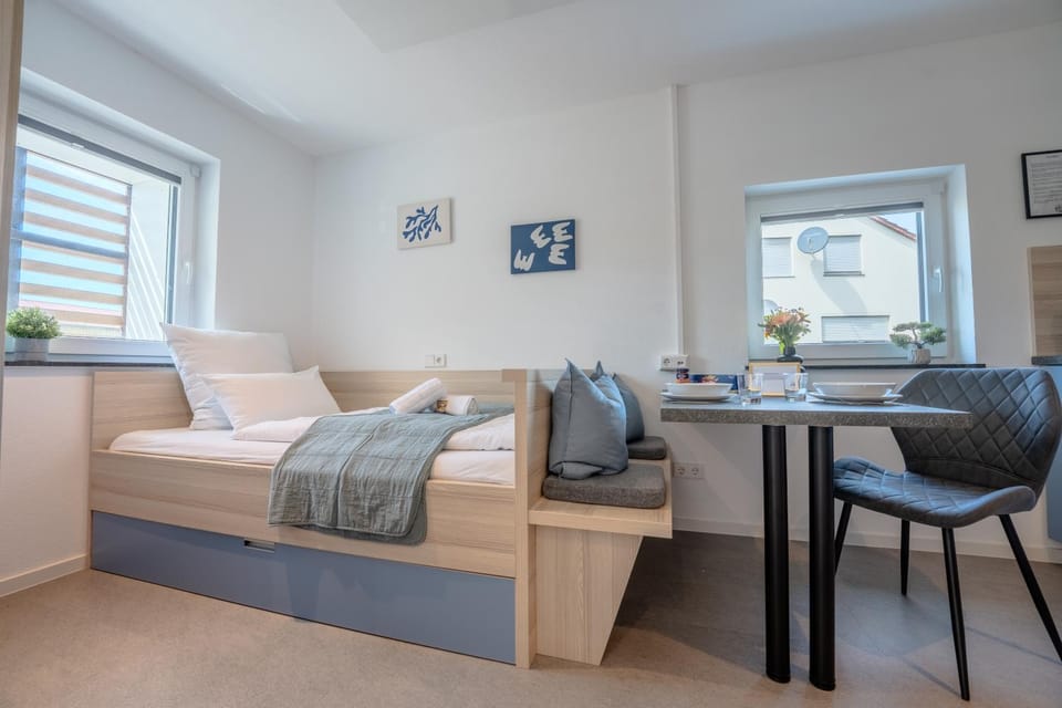 Bed, Living room, Photo of the whole room, Seating area, Dining area, Bedroom, towels