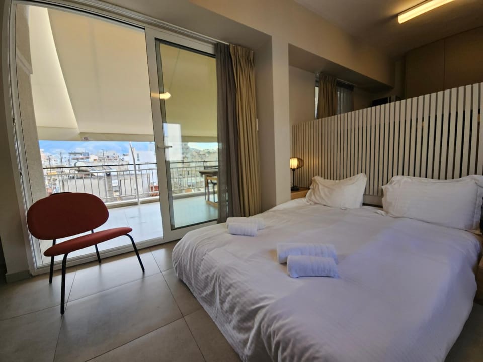 Bed, Photo of the whole room, towels