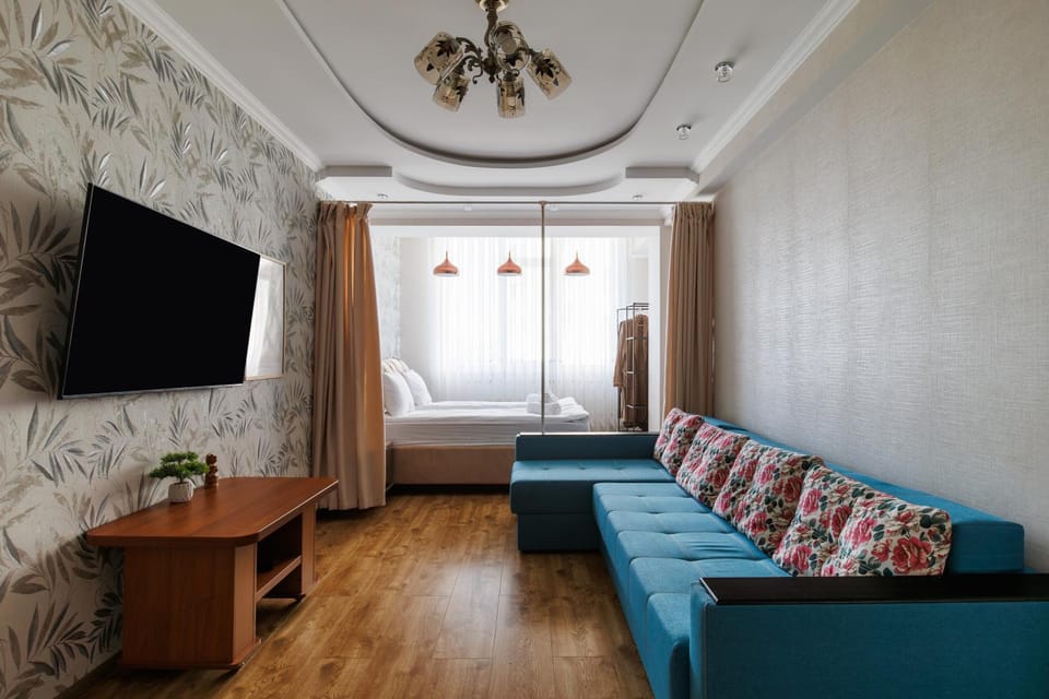 TV and multimedia, Living room, Seating area, Evening entertainment