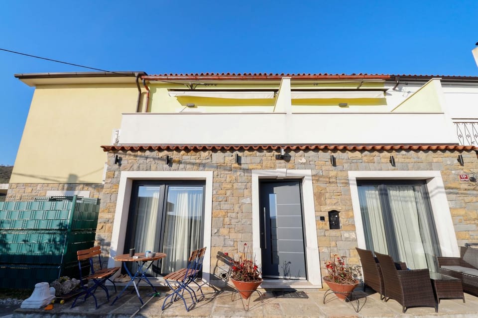 Property building, Facade/entrance, Day, Garden
