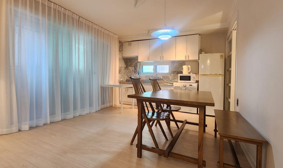 현대,Hongdae Yeondral Park, 7 minutes from Hongik Univ Station Exit 5, elevator ok Apartment in Seoul