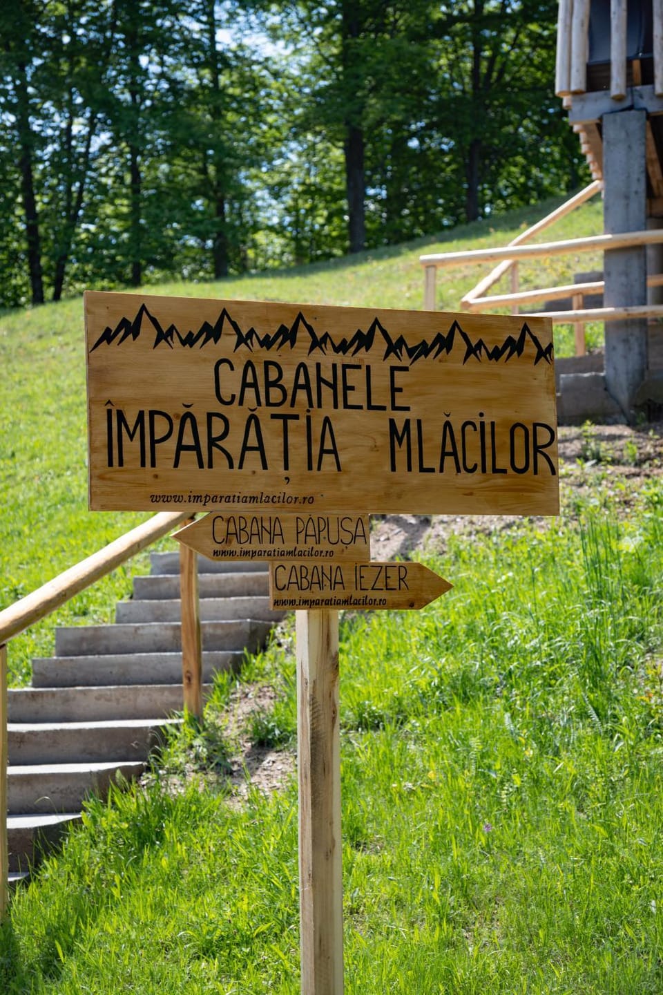 Cabanele Împărăția Mlacilor Câmpulung Muscel Nature lodge in Romania