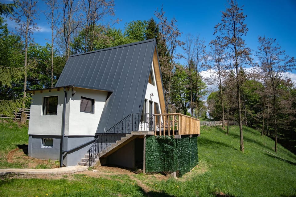Cabanele Împărăția Mlacilor Câmpulung Muscel Nature lodge in Romania