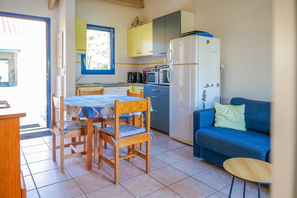 Maison mitoyenne de vacances - piscine commune et espaces verts - 4 personnes House in Talmont-Saint-Hilaire