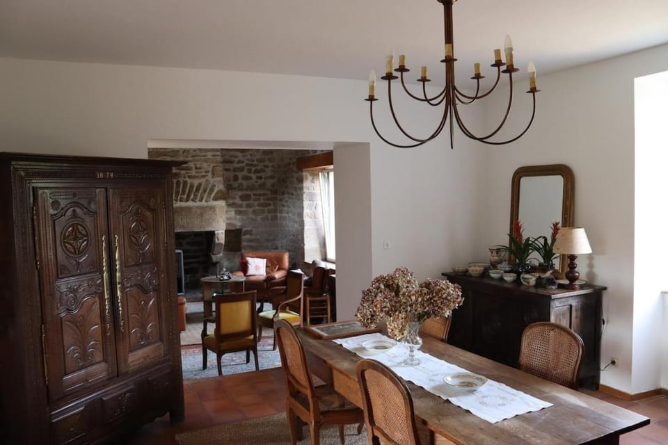 Kermenhir, a charming 18th century Breton farmhouse Villa in Plobannalec-Lesconil