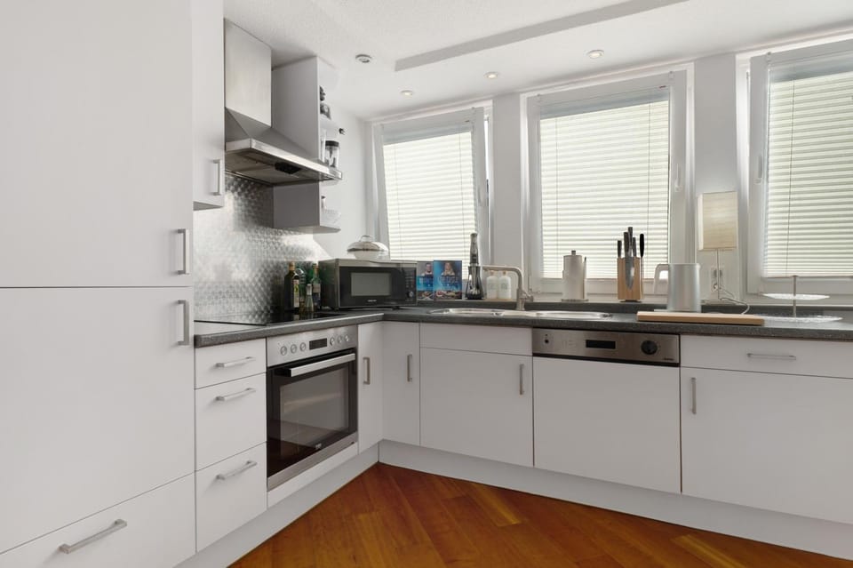 Kitchen or kitchenette, Living room