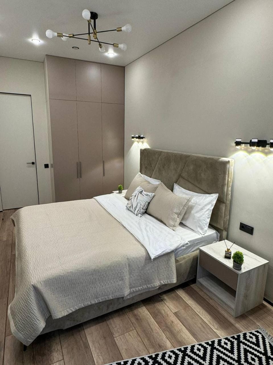 Bed, Living room, Photo of the whole room, Seating area, Bedroom, wardrobe