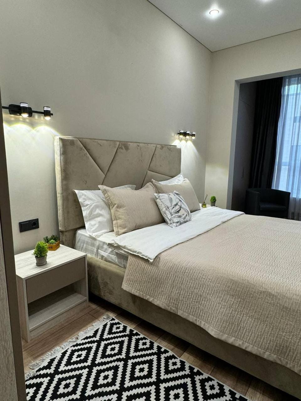Toilet, Bed, Bathroom, Photo of the whole room, Bedroom