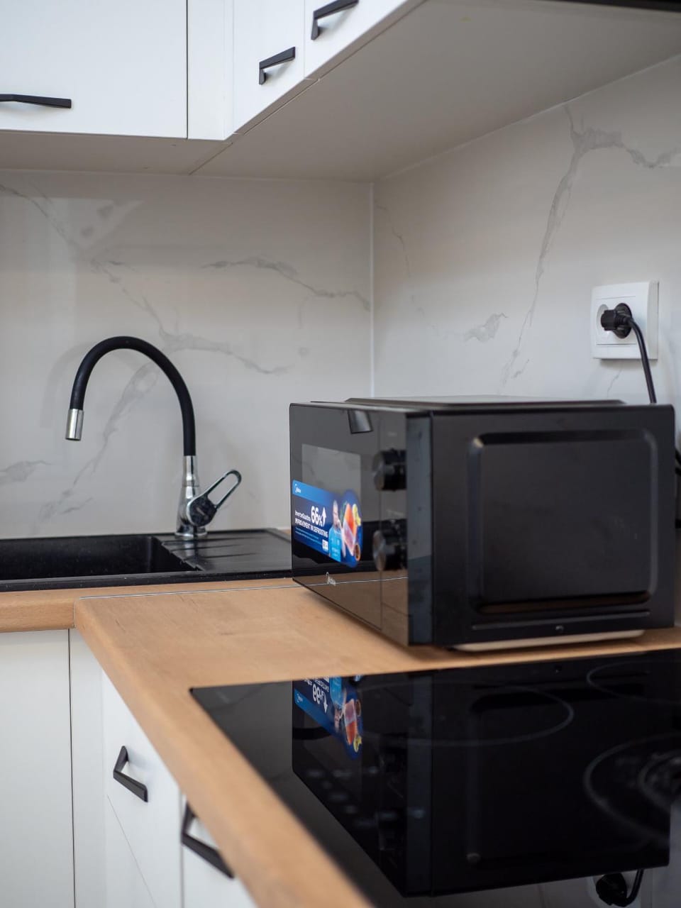 Coffee/tea facilities, Kitchen or kitchenette, minibar, stove