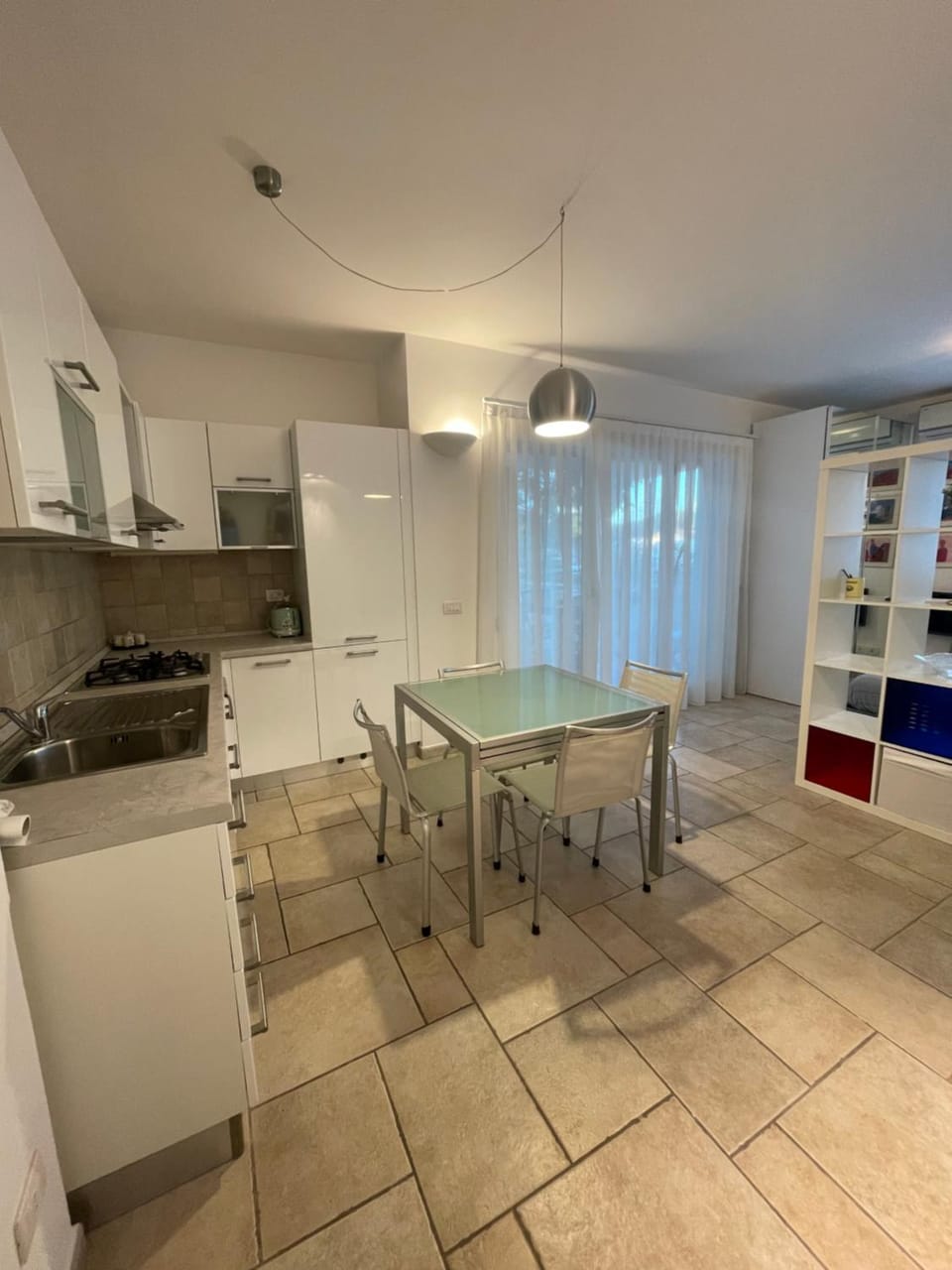 Kitchen or kitchenette, Dining area, dishwasher, minibar, oven, stove