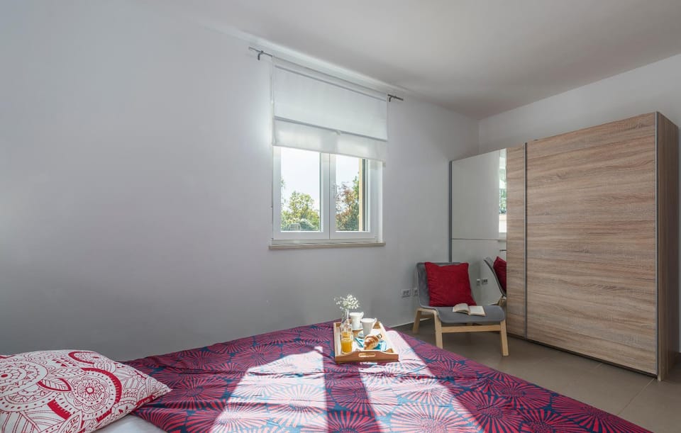 Bed, Photo of the whole room, Bedroom, towels, wardrobe