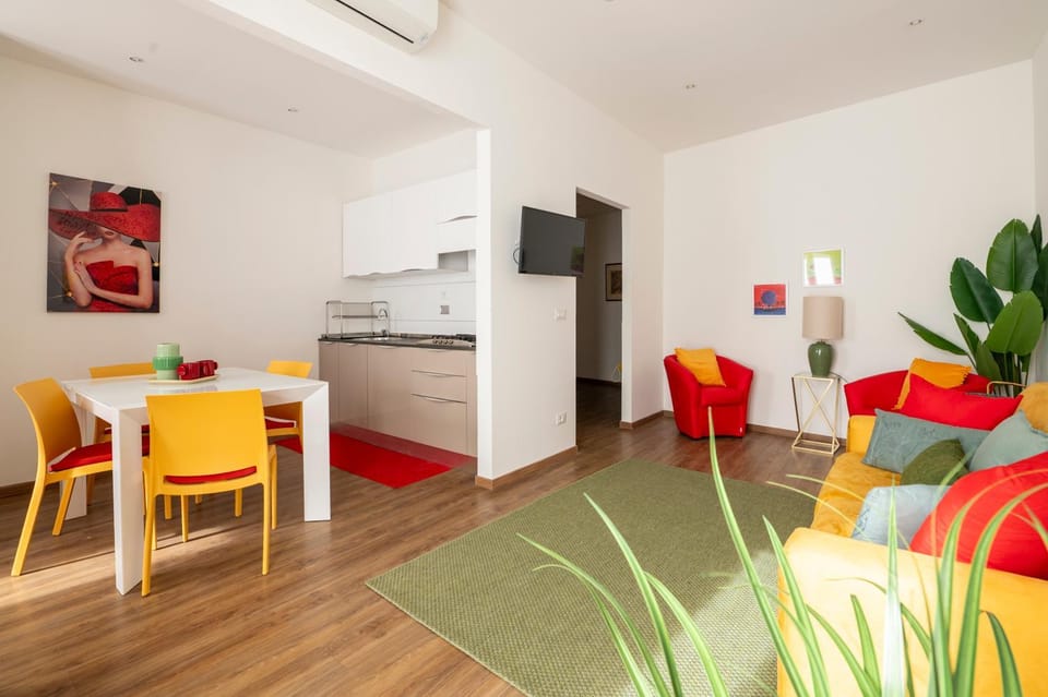 TV and multimedia, Kitchen or kitchenette, Living room, Dining area, oven, stove