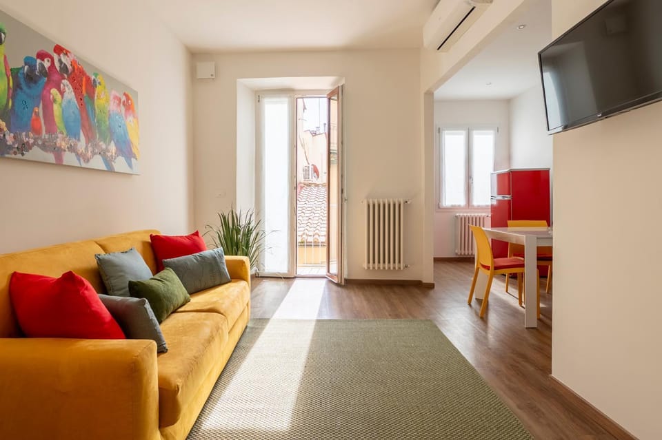 TV and multimedia, Living room, Seating area, Evening entertainment