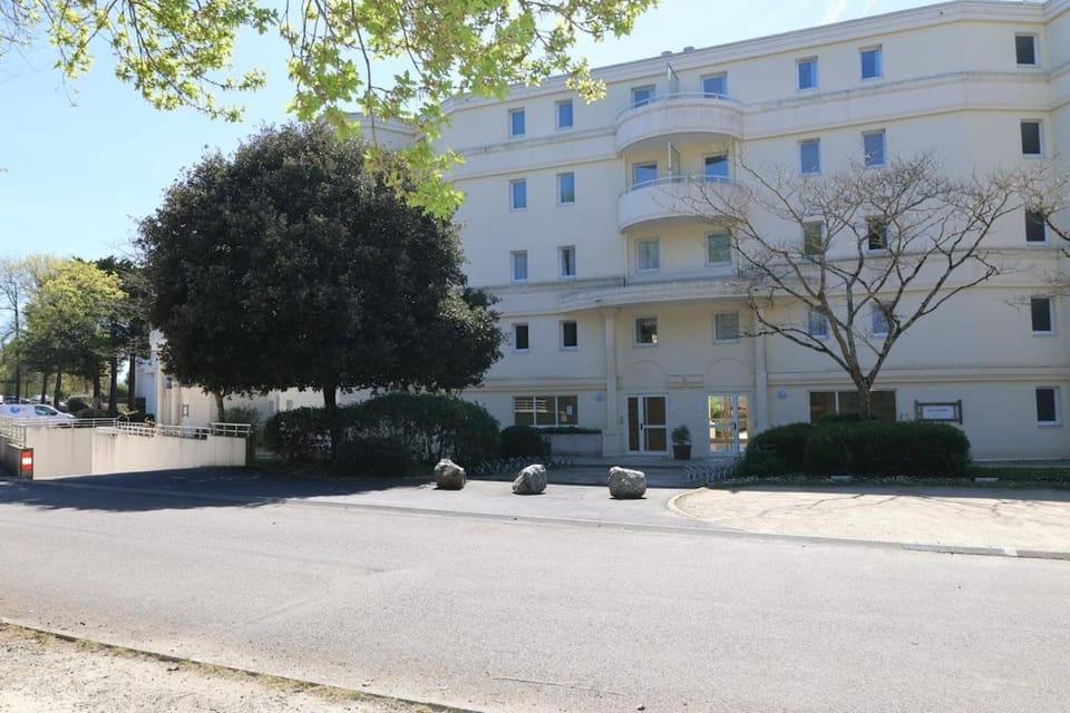 Property building, Day, Neighbourhood, Street view
