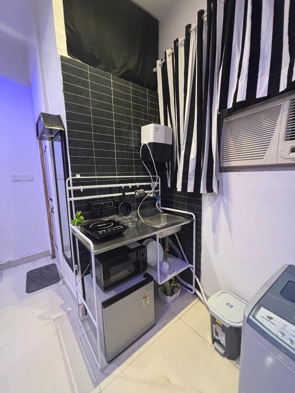 Ivy Splendour Dice Private Studio, Oshiwara Mumbai Apartment in Mumbai