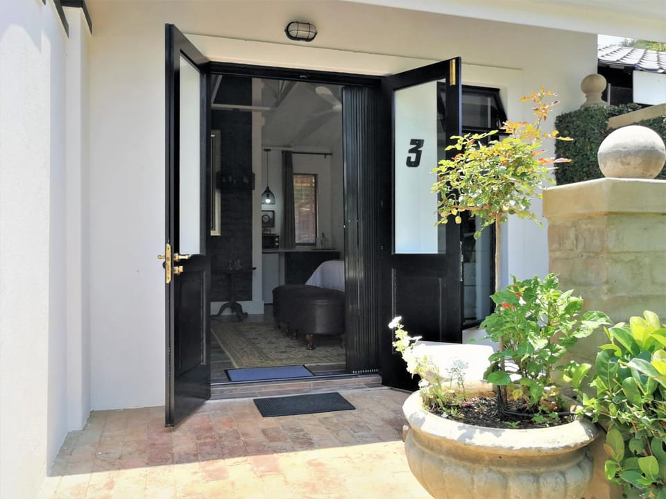 Patio, Facade/entrance, Balcony/Terrace