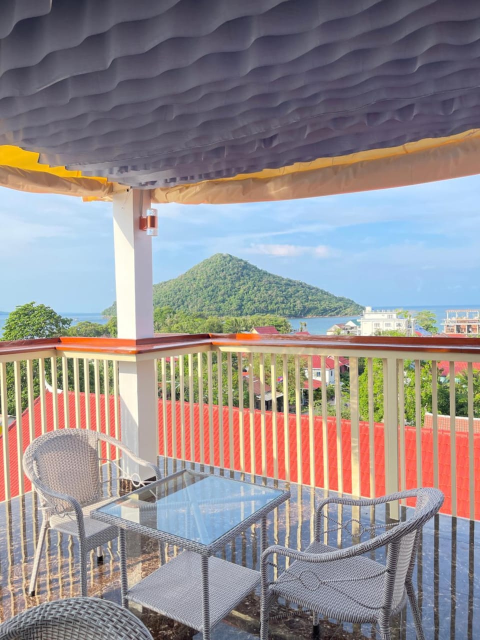 Restaurant/places to eat, Lounge or bar