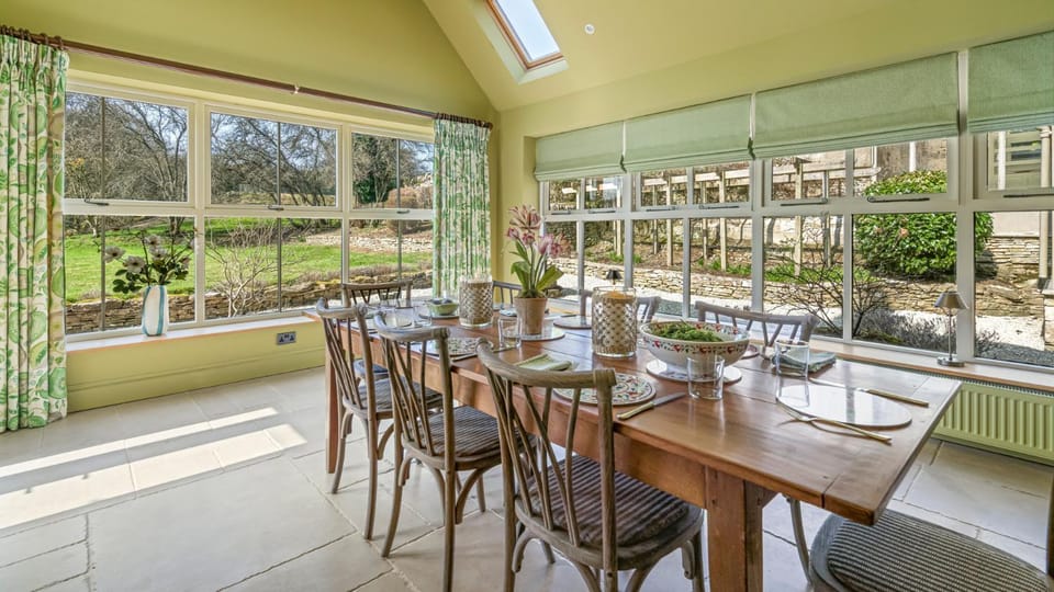 Seating area, Dining area