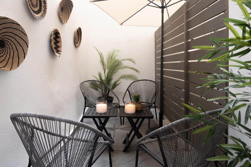 Patio, Day, Dining area, Inner courtyard view