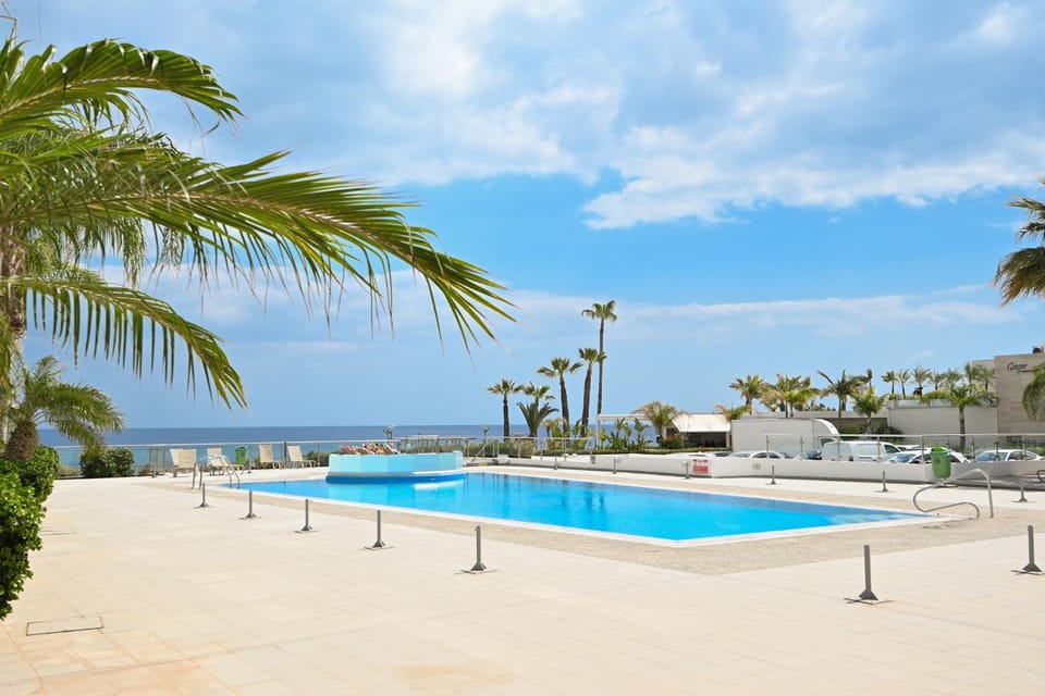 Pool view, Sea view, Swimming pool, sunbed