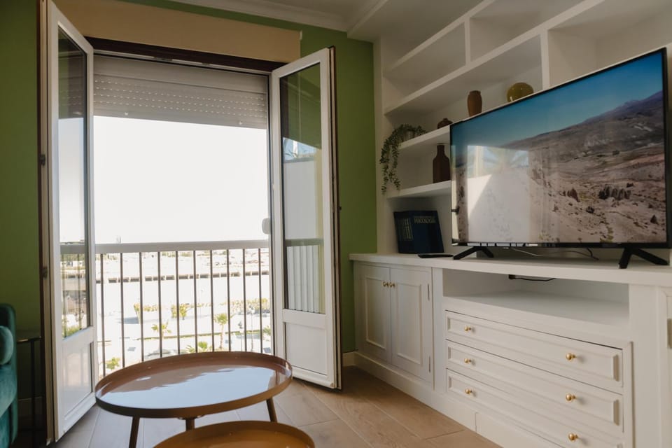 Communal lounge/ TV room, TV and multimedia, Balcony/Terrace