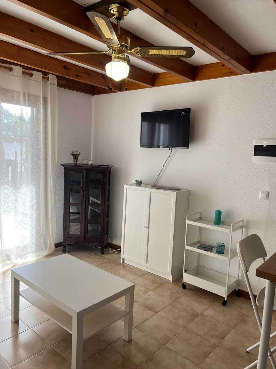 TV and multimedia, Living room, Seating area, Dining area