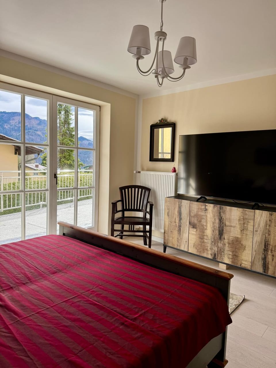 Bed, Natural landscape, TV and multimedia, Photo of the whole room, Bedroom, Mountain view