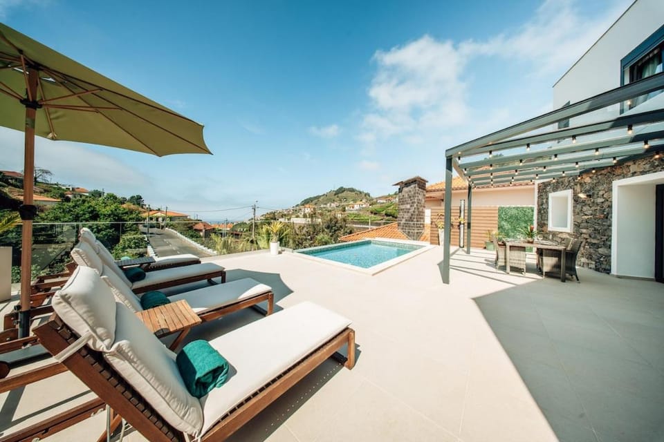 Property building, Spring, Natural landscape, Mountain view, Pool view, Swimming pool, sunbed
