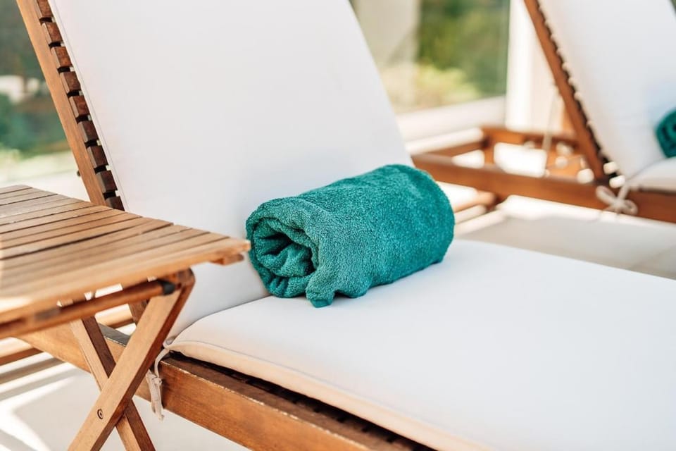 sunbed, towels