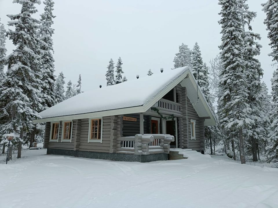 Metsänkävijä Chalet in Lapland