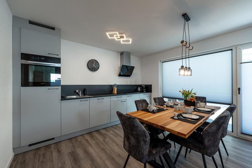 Kitchen or kitchenette, Dining area, dishwasher