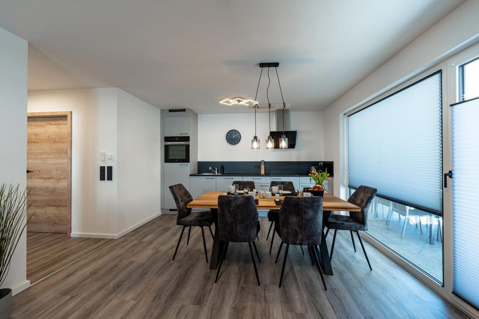 Kitchen or kitchenette, Living room, Seating area, Dining area