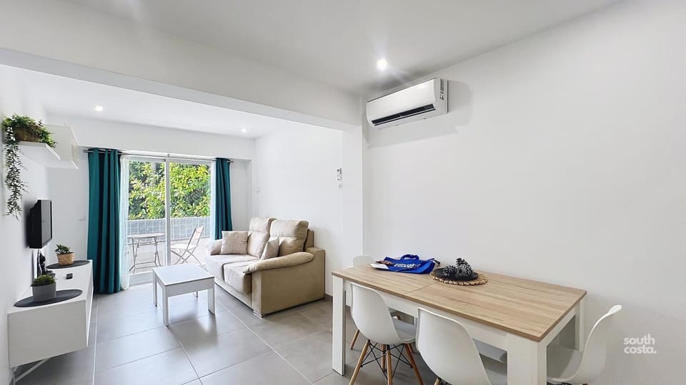 TV and multimedia, Living room, Dining area, air conditioner