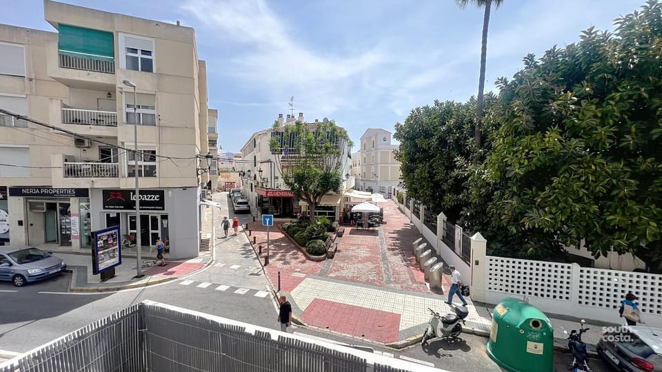 Day, Neighbourhood, Street view, Location