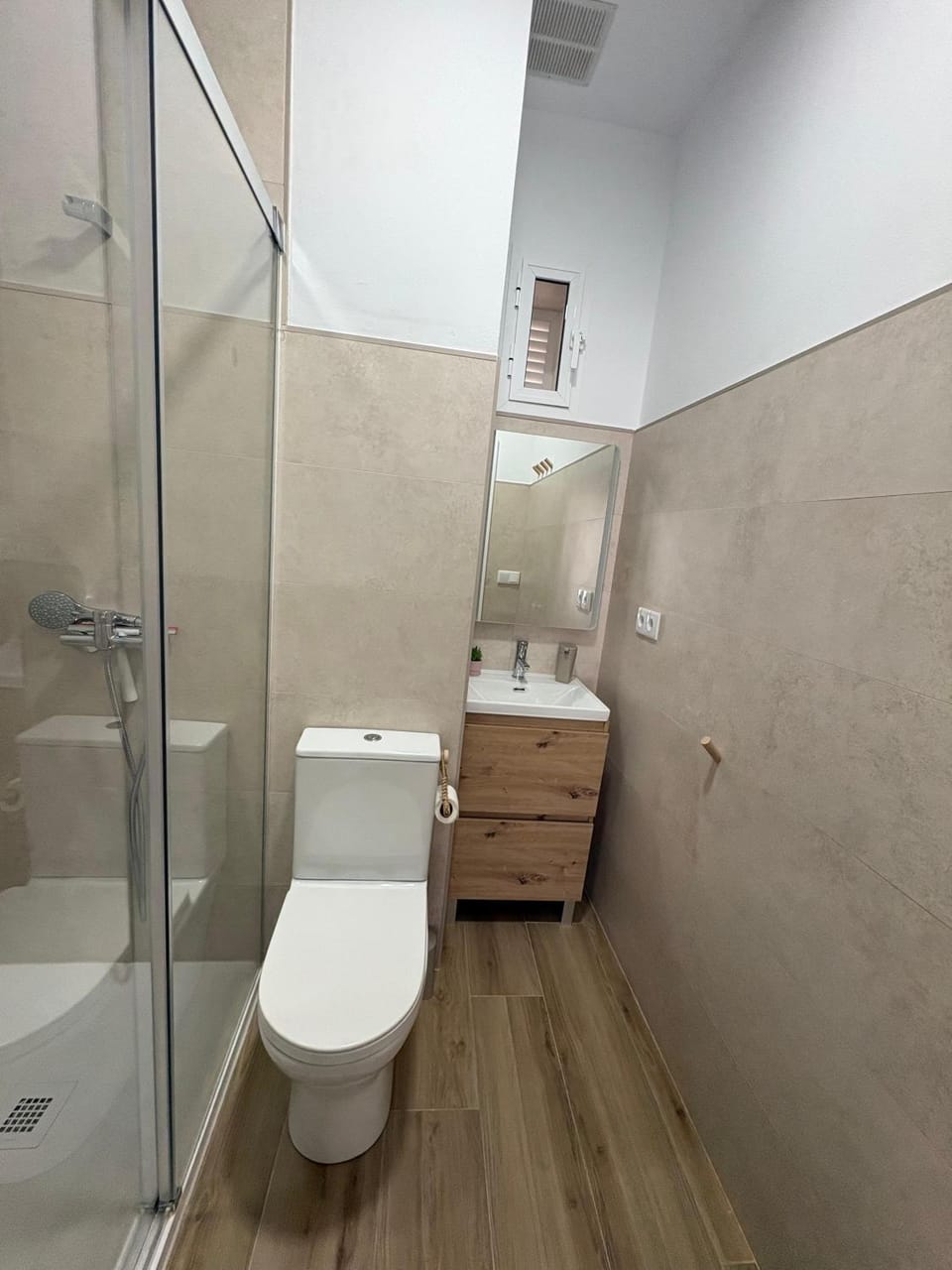 Shower, Toilet, Bathroom, bidet, towels