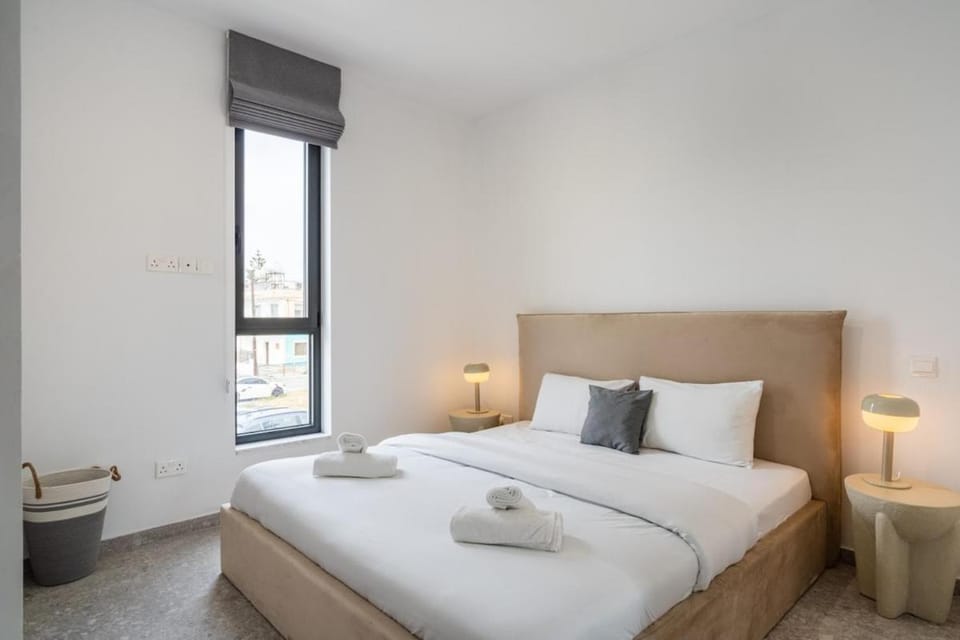 Bed, Bedroom, towels, air conditioner