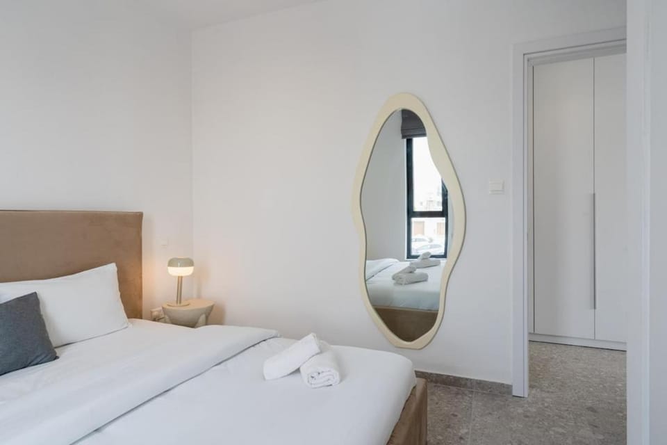 Bed, Photo of the whole room, Bedroom, towels, air conditioner
