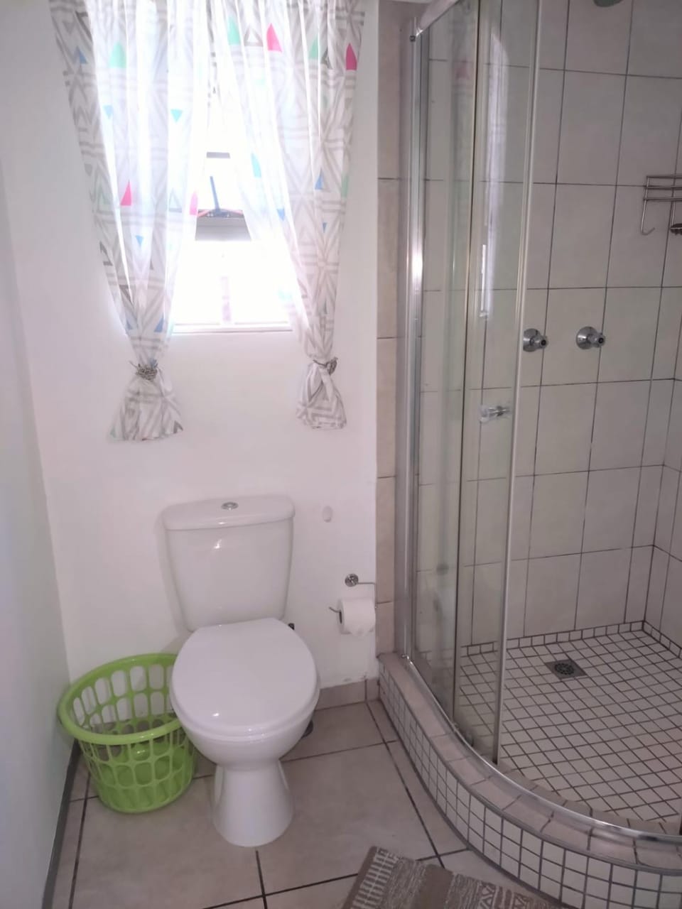 Shower, Toilet