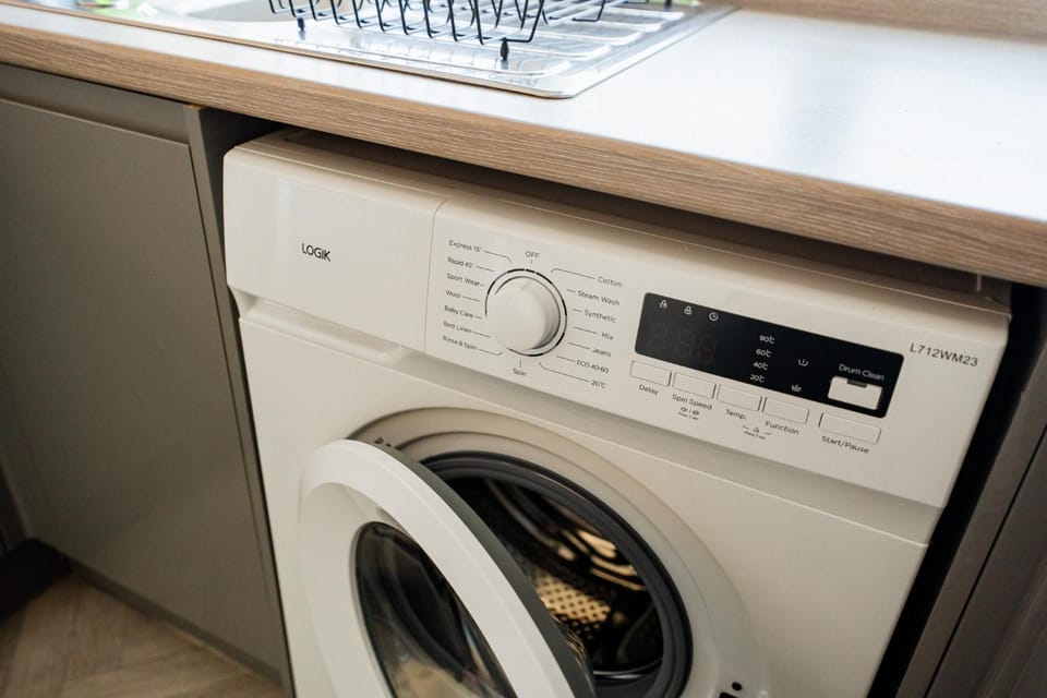 Kitchen or kitchenette, washing machine