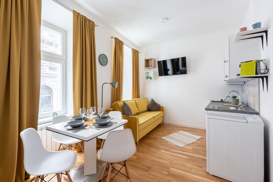TV and multimedia, Kitchen or kitchenette, Dining area