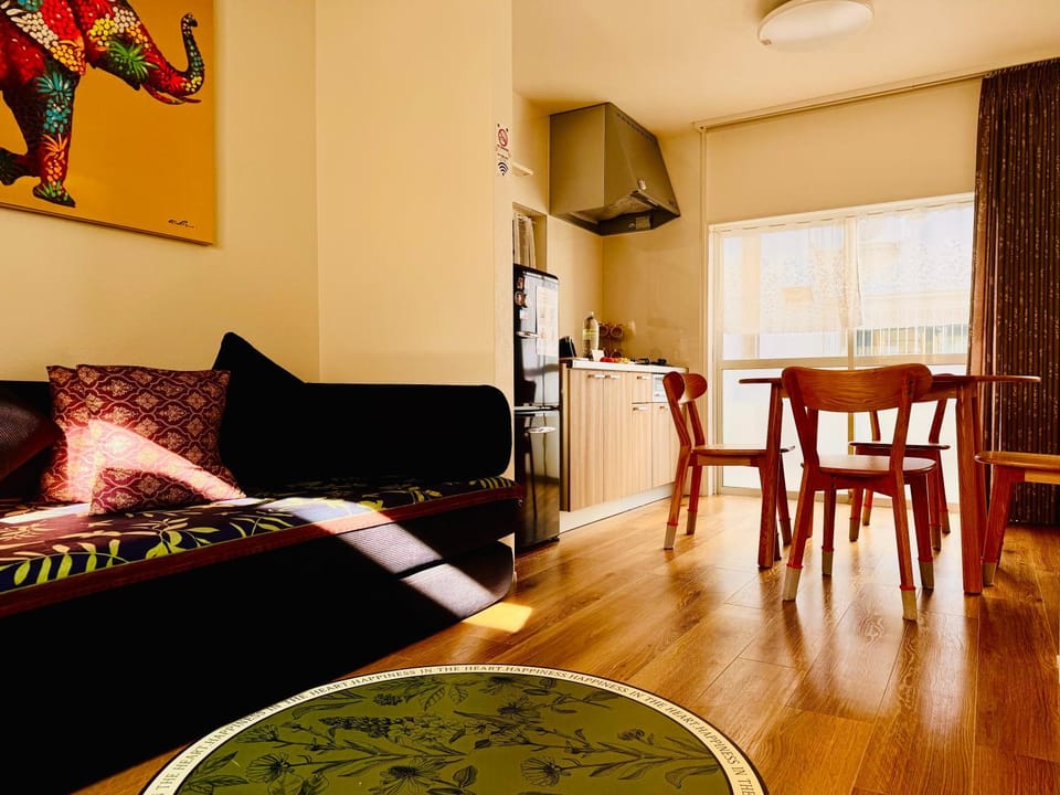 TV and multimedia, Kitchen or kitchenette, Living room, Seating area, Dining area, air conditioner