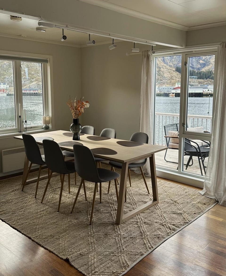 View (from property/room), Balcony/Terrace, Dining area