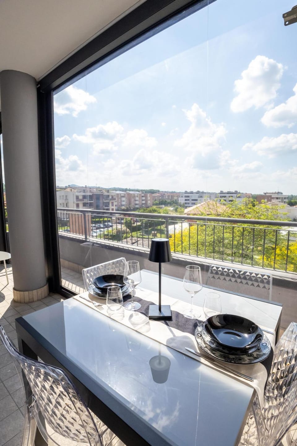 Property building, Day, Natural landscape, View (from property/room), Balcony/Terrace, Dining area