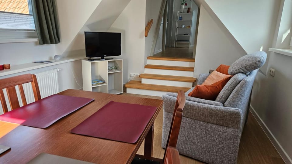 Living room, Photo of the whole room, Seating area, Dining area